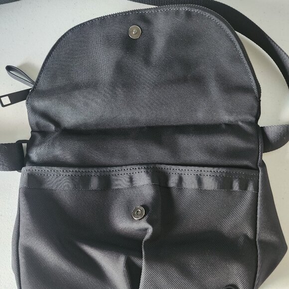 Lululemon Festival Bag II "LIKE NEW" - Picture 5 of 16